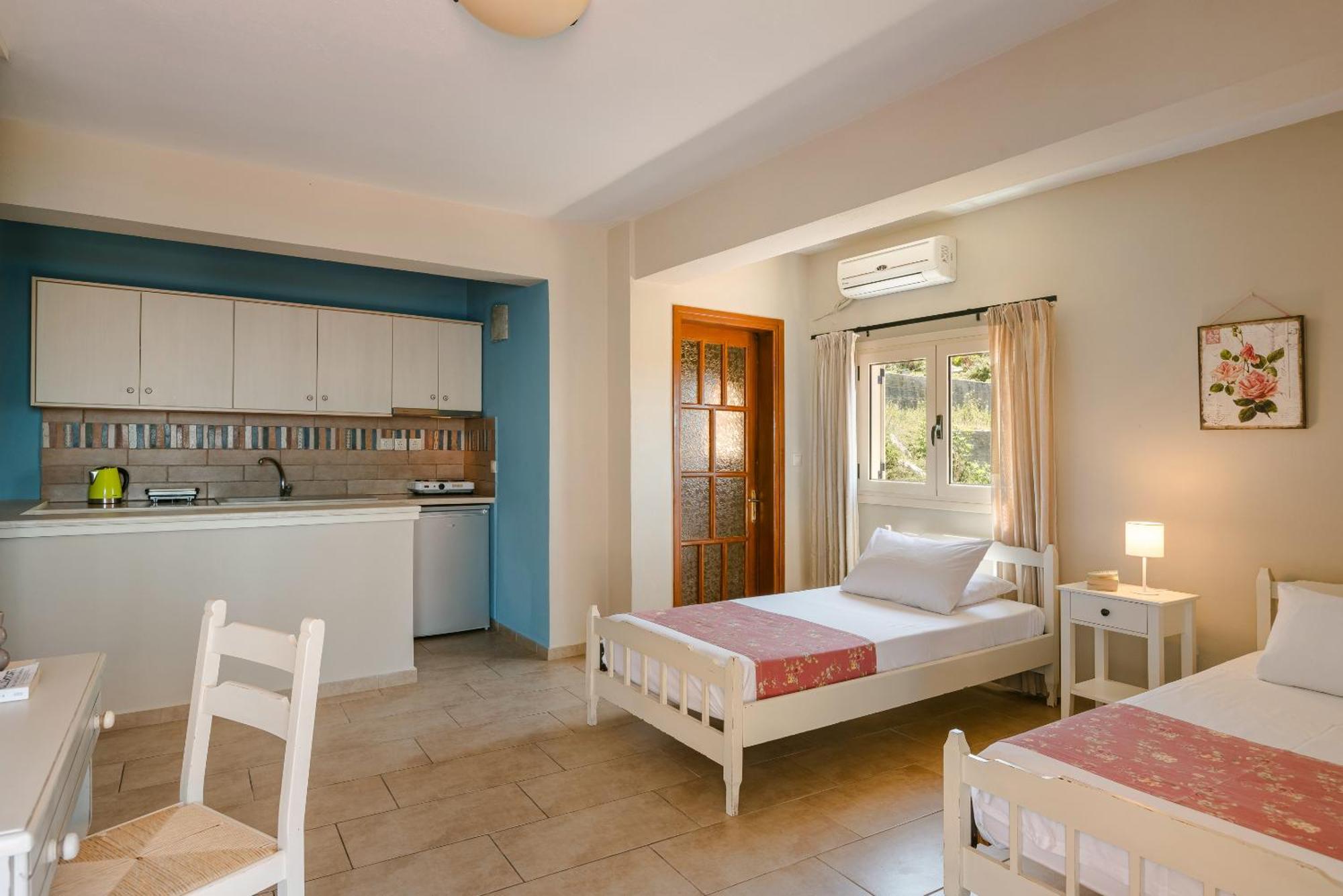 Irilena Studios And Apartments Lassi  Exterior photo